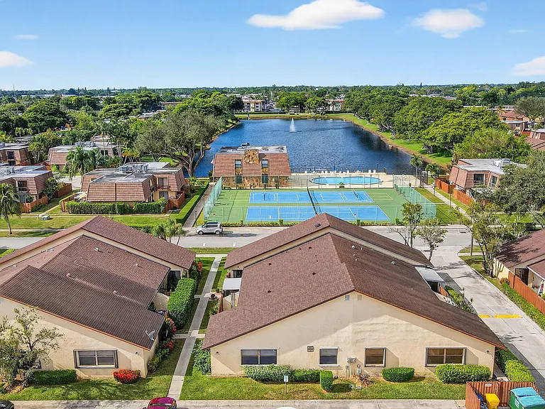 484 Springdale Cir #48D — Photo 53