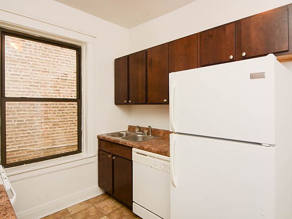 3rd image of 2526 N Kedzie Blvd APT 1E