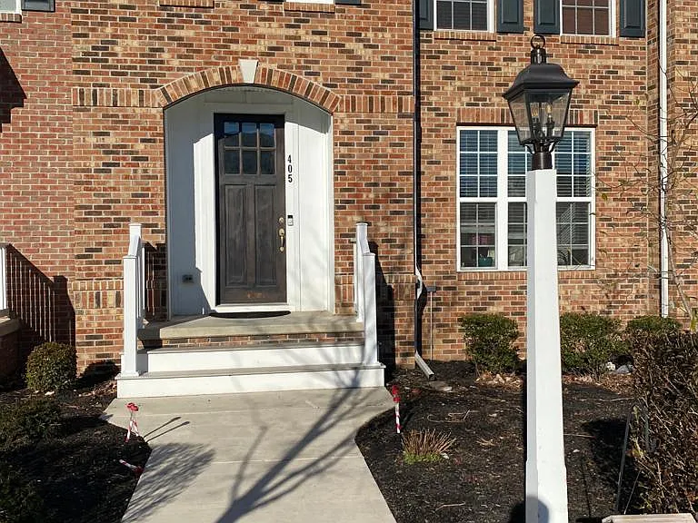 405 Old Farm Ln — Photo 1