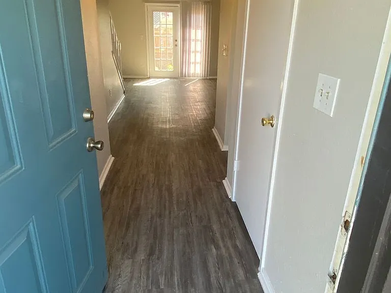 652 W Collins St — Photo 2