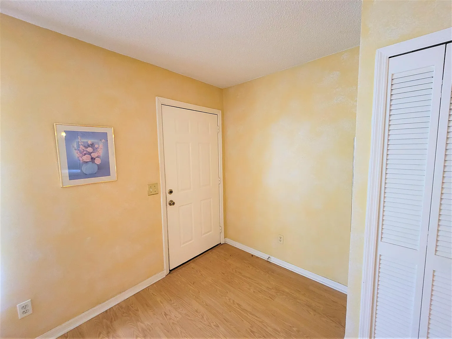 2 bed, 1.0 bath, 936 sqft, $1,900 — Photo 2