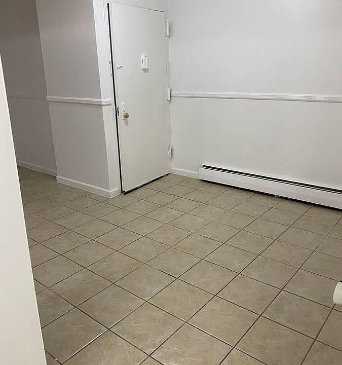 1st image of 653 E 224th St #3