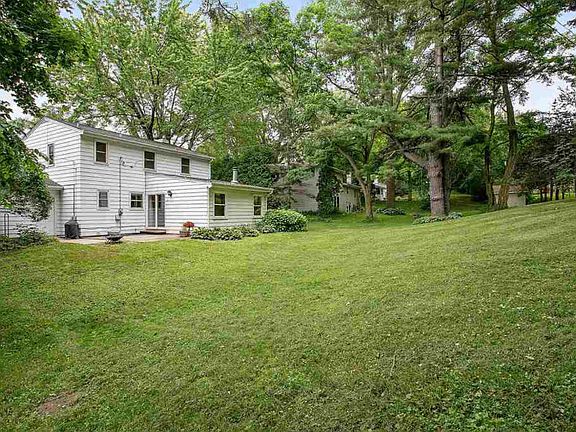 3rd image of 1207 Mount Mary Dr