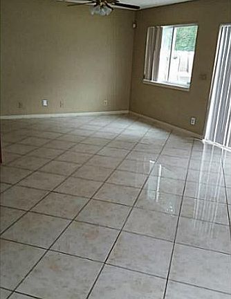 5th image of 4674 Lakeside Cir