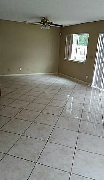 4674 Lakeside Cir — Photo 5