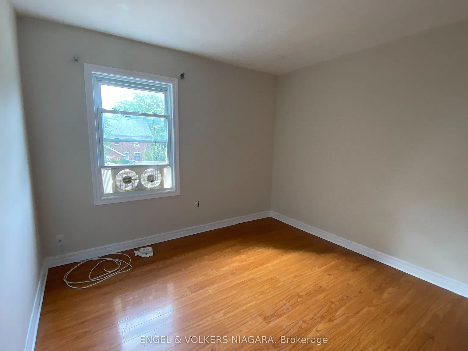 3 bed, $1,800 — Photo 1