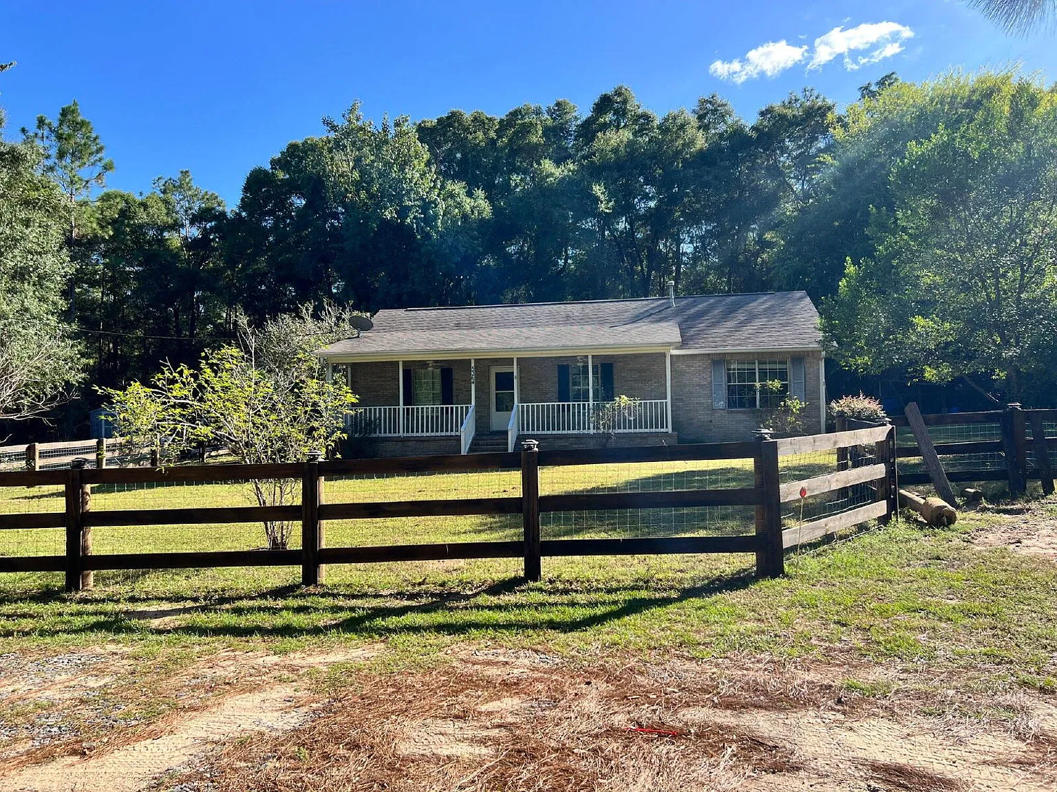 3 bed, 2.0 bath, 2016 sqft, $2,200 — Photo 3