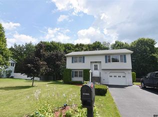 6 Magnolia Cir, Ravena, NY 12143