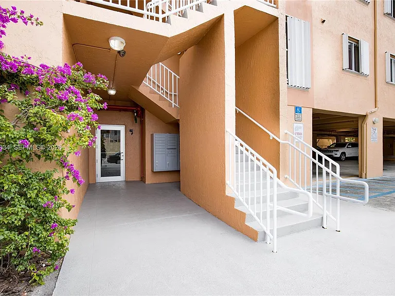 717 SW 11th Ave #204 — Photo 9