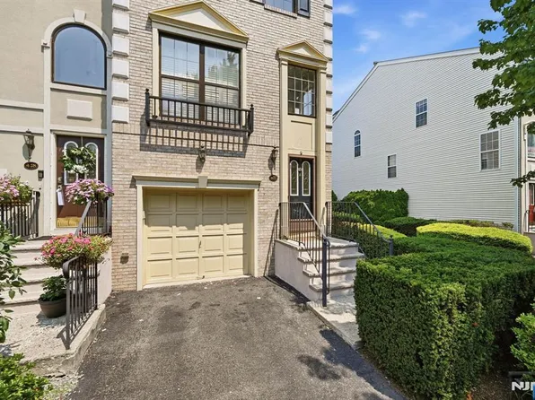 427 Hartford Dr #4028, Nutley, NJ 07110