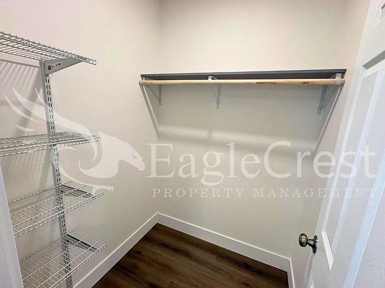 420 Ankeny St — Photo 56