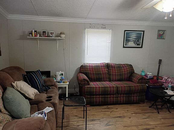3rd image of 4245 Melanie St