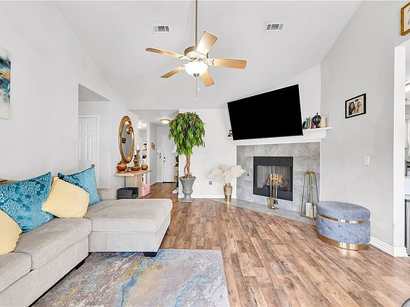 3rd image of 1004 Zachary St