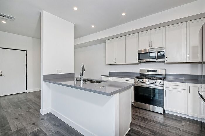 1st image of 3436 Wilshire Ter