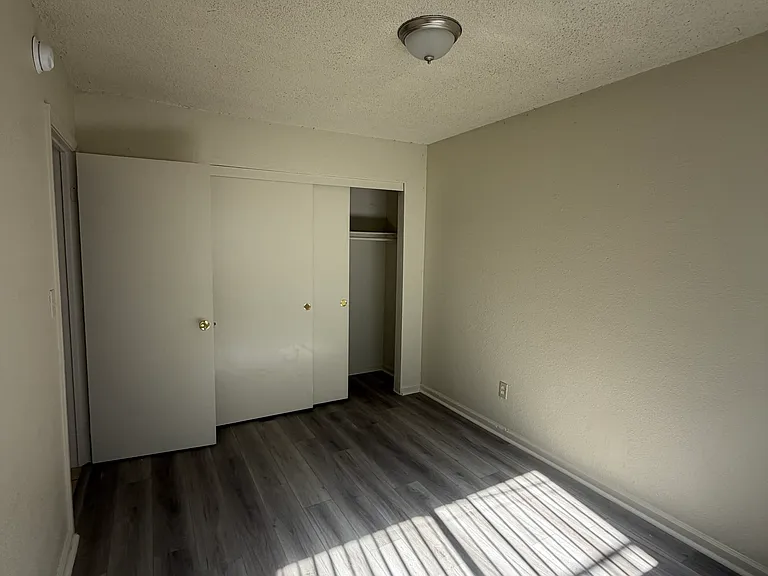 1619 E Eureka St #11 — Photo 14