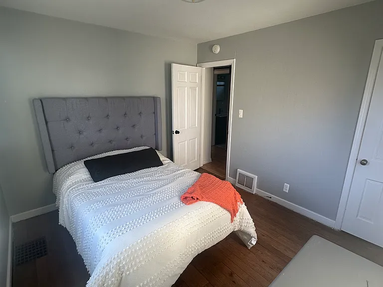 1336 W Summit Ave — Photo 11
