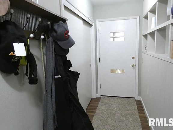 4th image of 216 W Florence Ave