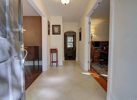 2nd image of 9400 Wenlock Cres