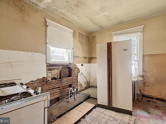 5th image of 2583 Radcliffe Rd