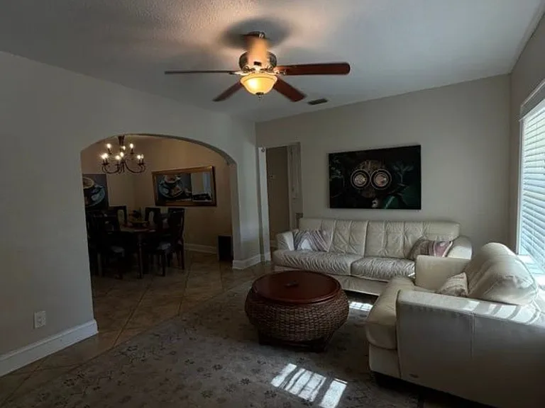 1015 W Coral St — Photo 1