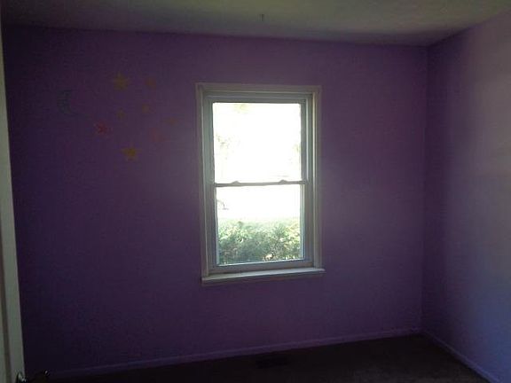 4th image of 553 Millard Dr