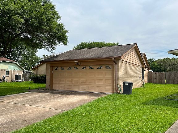 2nd image of 1221 Canyon Springs Dr
