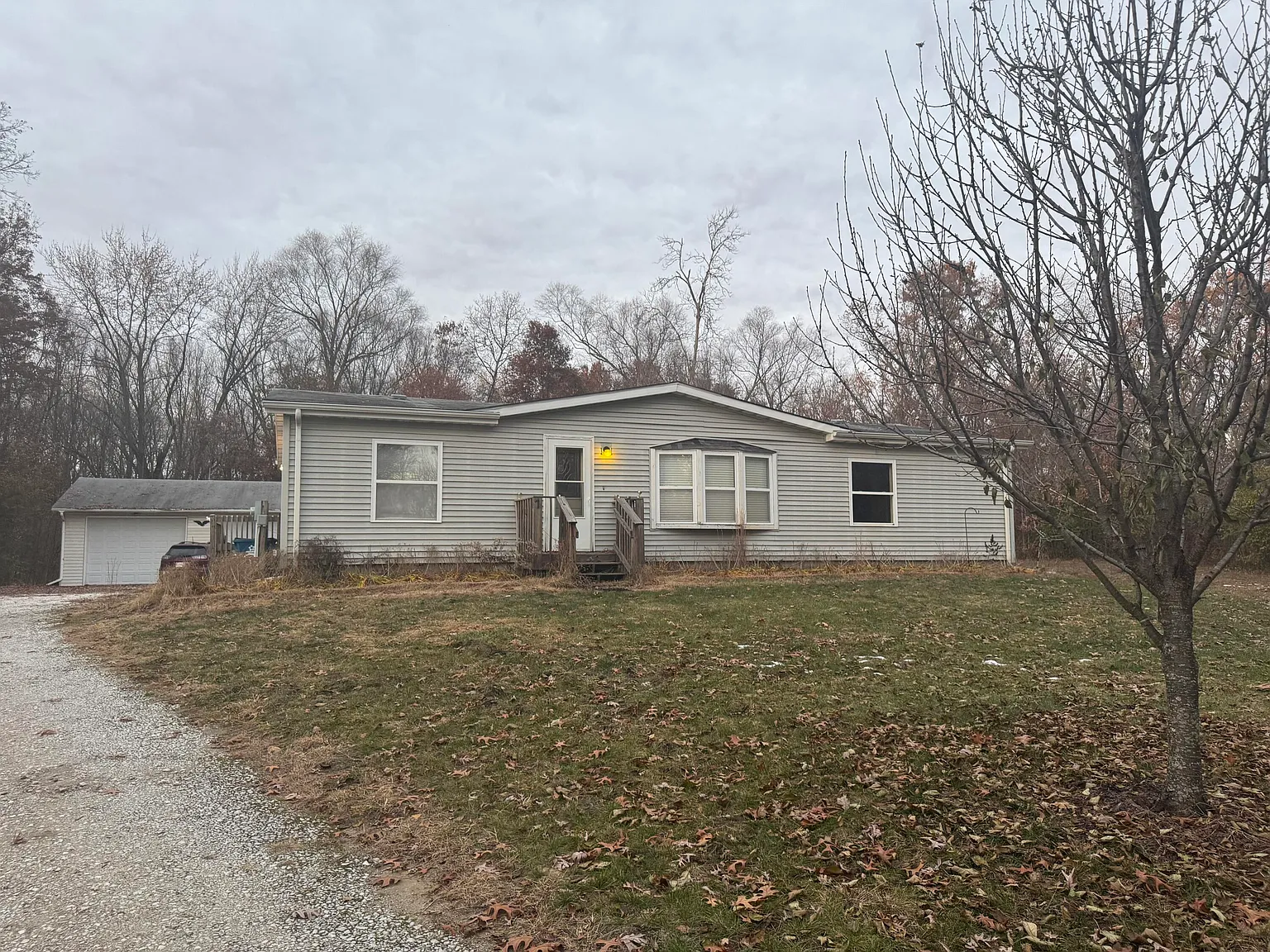 1298 E State Road 10 photo 1