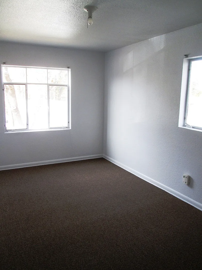 425 Coffman (MF) — Photo 4