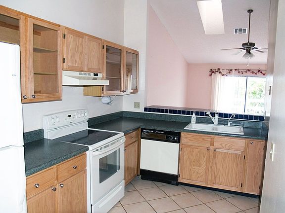 3rd image of 5120 Arbor Glen Cir