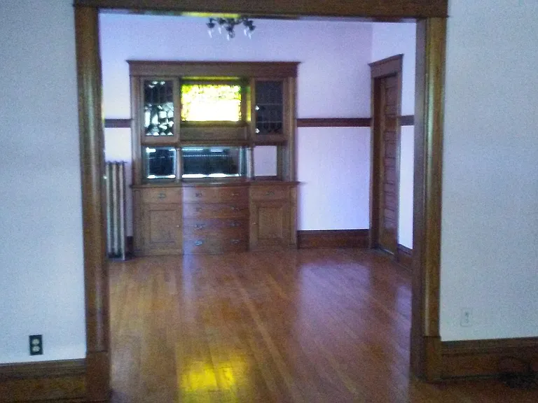 2122 Marshall Ave — Photo 2