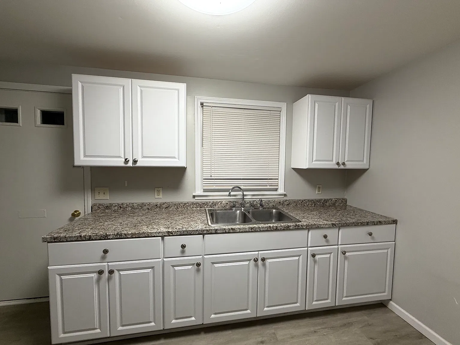 31 E Main St — Photo 1