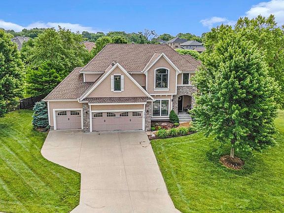 2nd image of 2416 NE Willow Creek Ln
