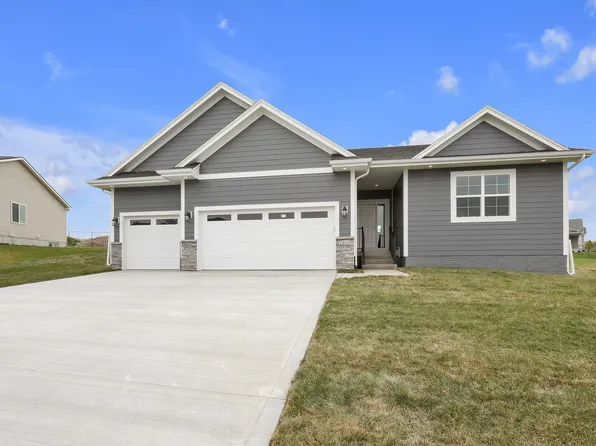 1800 Lakeview Dr, Pella, IA 50219
