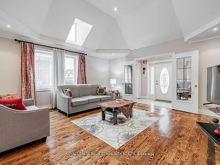 9 Robson Pl E — Photo 5