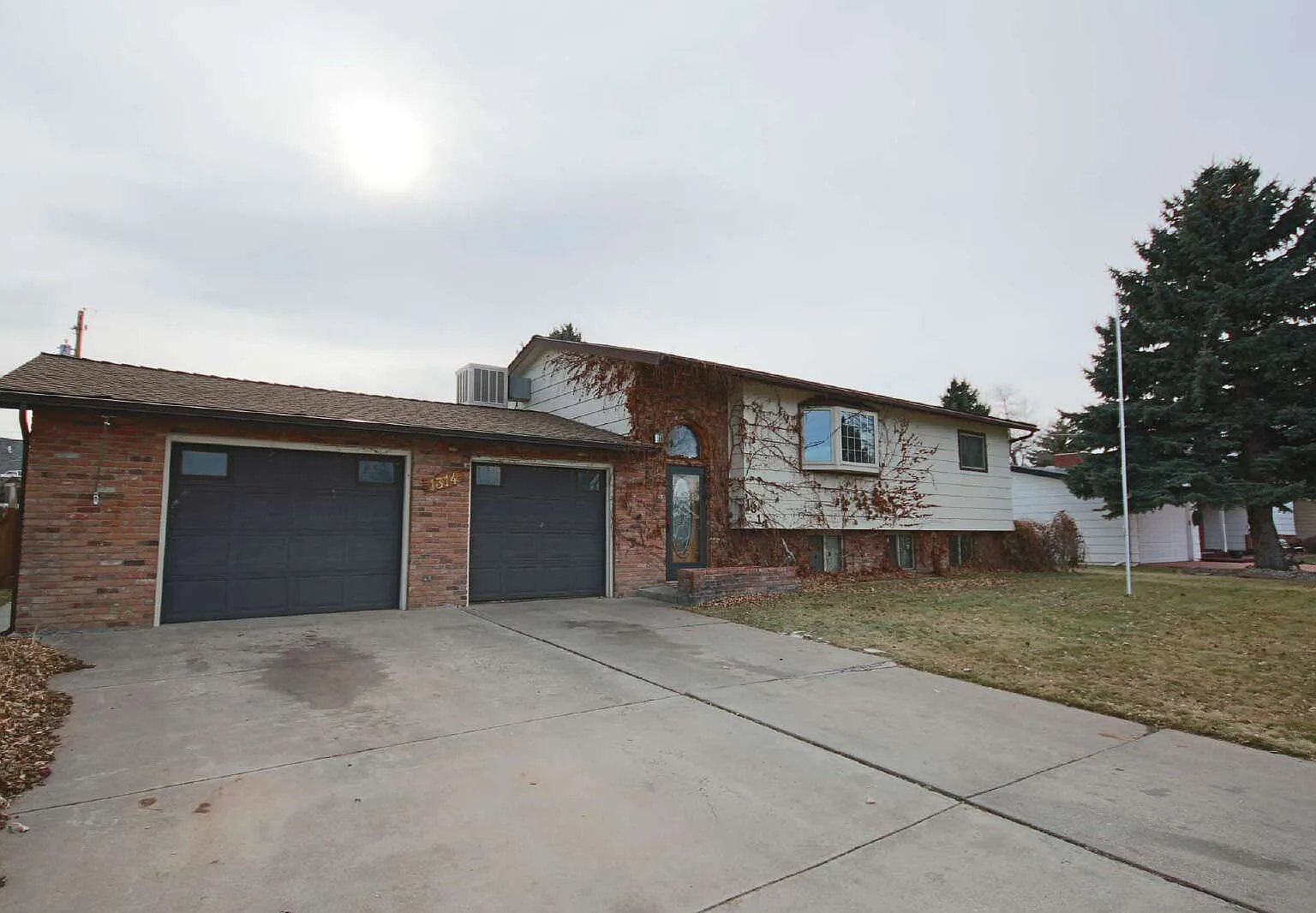 3 bed, 2.0 bath, 1856 sqft, $1,800 — Photo 1