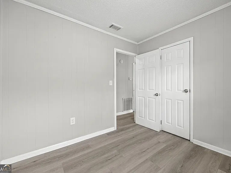 2830 Village Green Dr — Photo 7