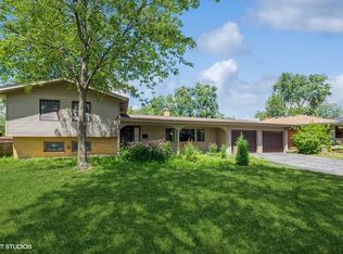 3244 S Manor Dr, Lansing, IL