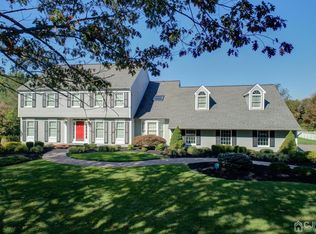 19 Parkview Rd, Cranbury, NJ 08512