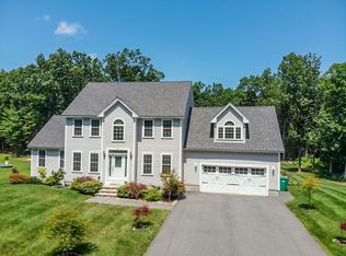 41 Bacon St, Pepperell, MA 01463