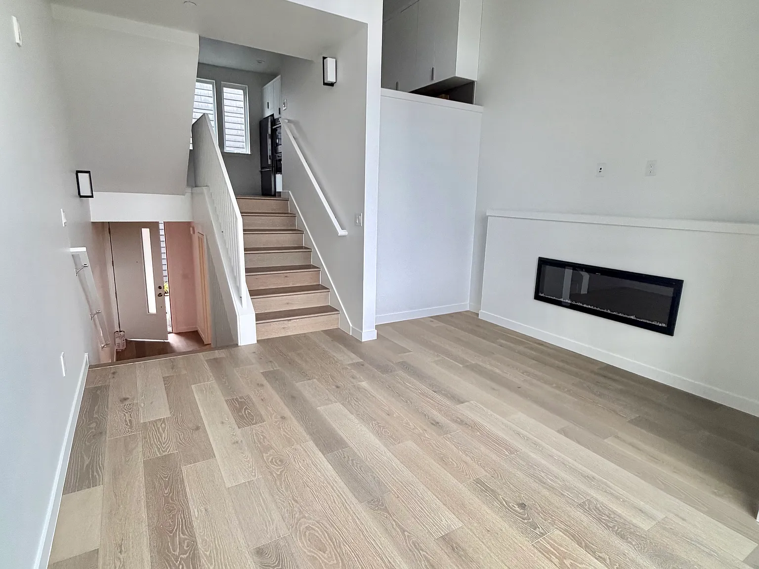 3 bed, 1320 sqft, $3,950 — Photo 4