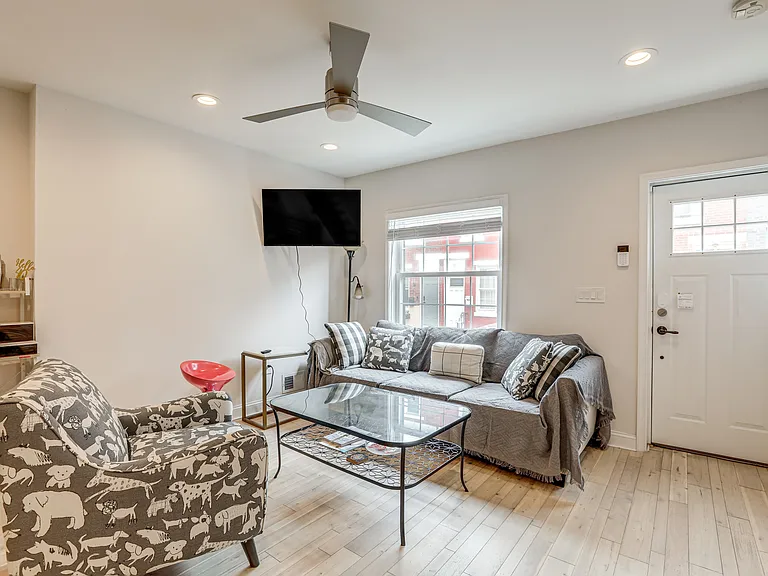1322 S Mole St — Photo 6
