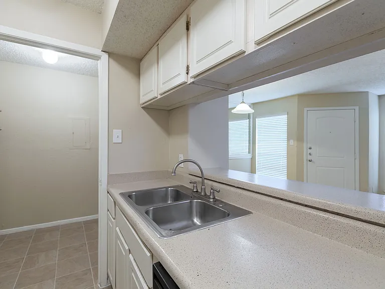 8727 Fredericksburg Rd — Photo 34