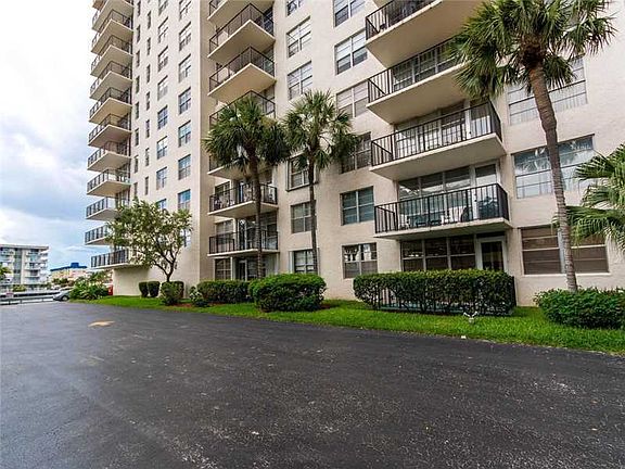 4th image of 301 174th St APT 315
