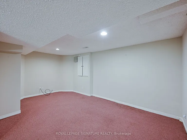 556 Farwell Cres #LOWER — Photo 10