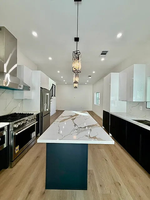 2 bed, 1298 sqft, $4,495 — Photo 2