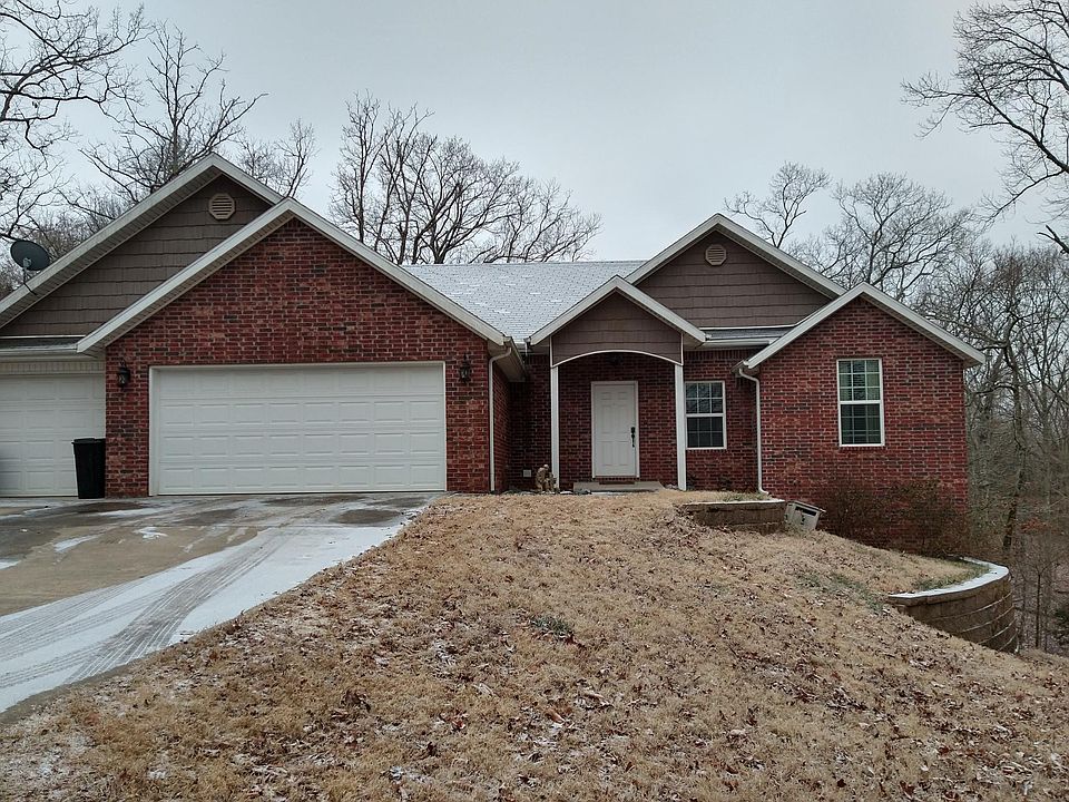 Welcome to 7 Knowle Lane, a 5 bedroom/3 bathroom/3 car garage home located on a quiet culdesac street on an acre of sloped wooded land just up the hill from Blowing Springs Park, the Razorback Greenway and the Back 40 Trail System.