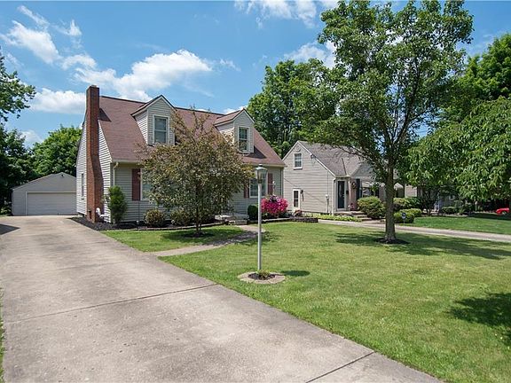 3rd image of 7044 Claybourne Ave