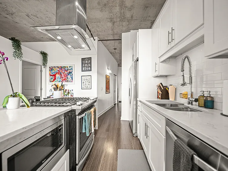 50 E 16th St #312 — Photo 4