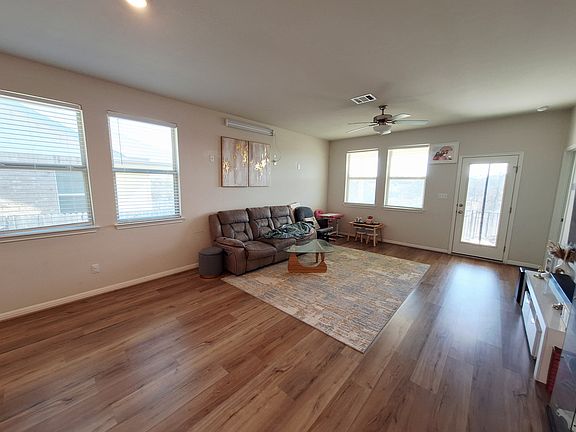 5th image of 417 Dipprey Ln