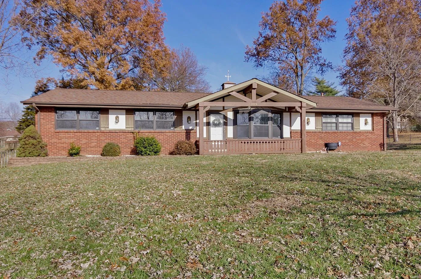 955 Woodway Dr photo 1